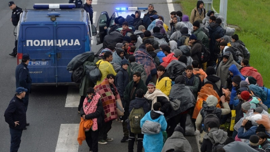 UHAPŠEN SRBIN U MAĐARSKOJ: U kombiju krijumčario 27 migranata