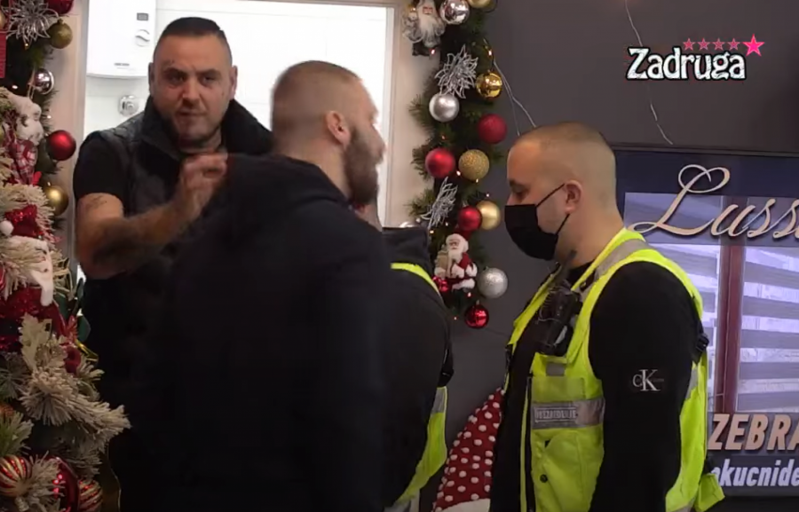 TOTALNI RUSVAJ! Mensur i Car nasrnuli jedan na drugog, obzbeđenje nije moglo da ih razdvoji, Milica kipti od besa, jer opet spominju nju!