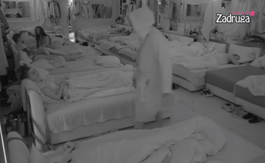 POSTAVIO JOJ PITANJE, A ONA OSTALA BEZ REČI! Dejan prošao pored Maje i kroz osmeh joj rekao ovo