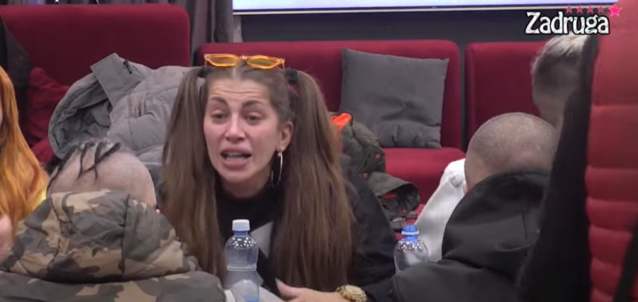 DALILA DOŽIVELA NERVNI SLOM! Totalni kolaps na imanju, zadrugarka urlala i jecala, spomenuli joj oca, a ona napravila opšti haos!
