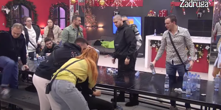 DALILA DOŽIVELA NERVNI SLOM! Totalni kolaps na imanju, zadrugarka urlala i jecala, spomenuli joj oca, a ona napravila opšti haos!