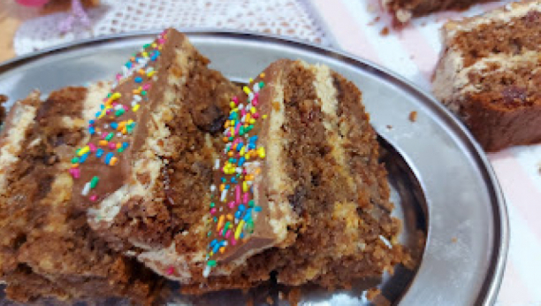 PREDIVNI POSNI SLATKIŠ Kolač sa pečenim orahom, suvim grožđem i cimetom, parče sreće na vašem tanjiru (VIDEO)