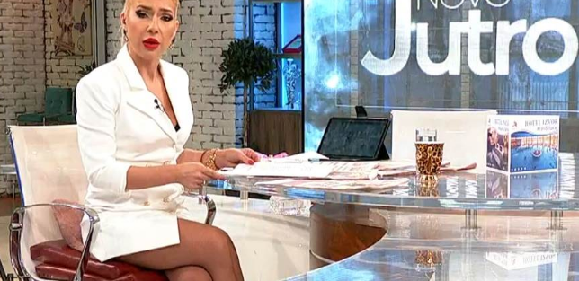 GOLE BUTINE U PRVOM PLANU! Jovana Jeremić priznala da se razvodi, pa u studio ušla u belom i vrtoglavim potpeticama