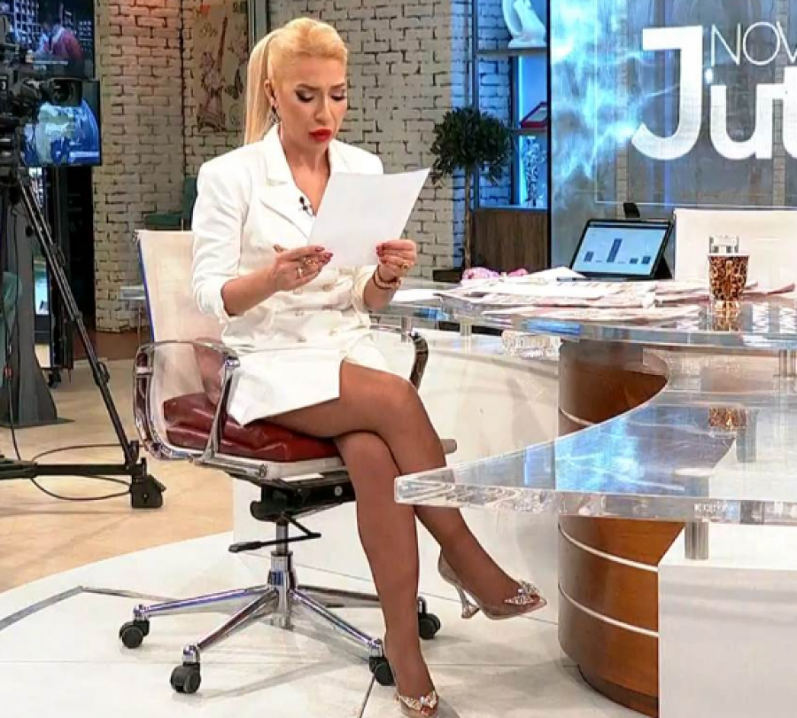 GOLE BUTINE U PRVOM PLANU! Jovana Jeremić priznala da se razvodi, pa u studio ušla u belom i vrtoglavim potpeticama