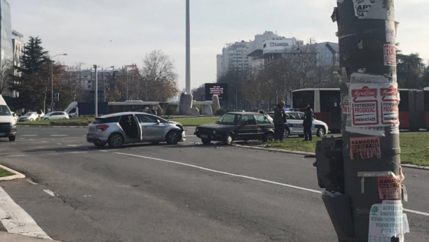 PRVE ŽRTVE NELEGALNIH PROTESTA Sudar na kružnom toku kod opštine Novi Beograd