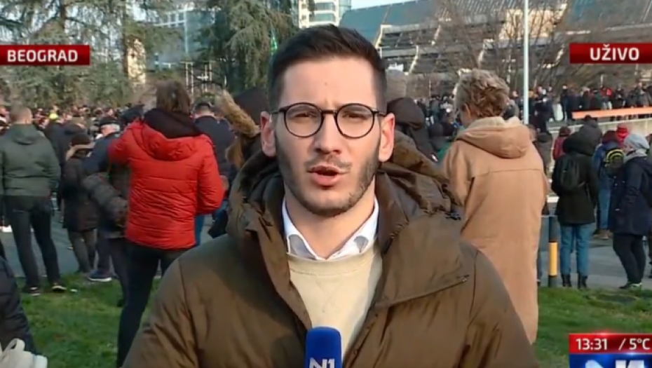 NEKOLIKO STOTINA LJUDI BLOKIRA CEO BEOGRAD! E Srbijo, šta si dočekala, da ti Aida Ćorović, Vladimir Vuletić i Dragan Đilas kroje kapu