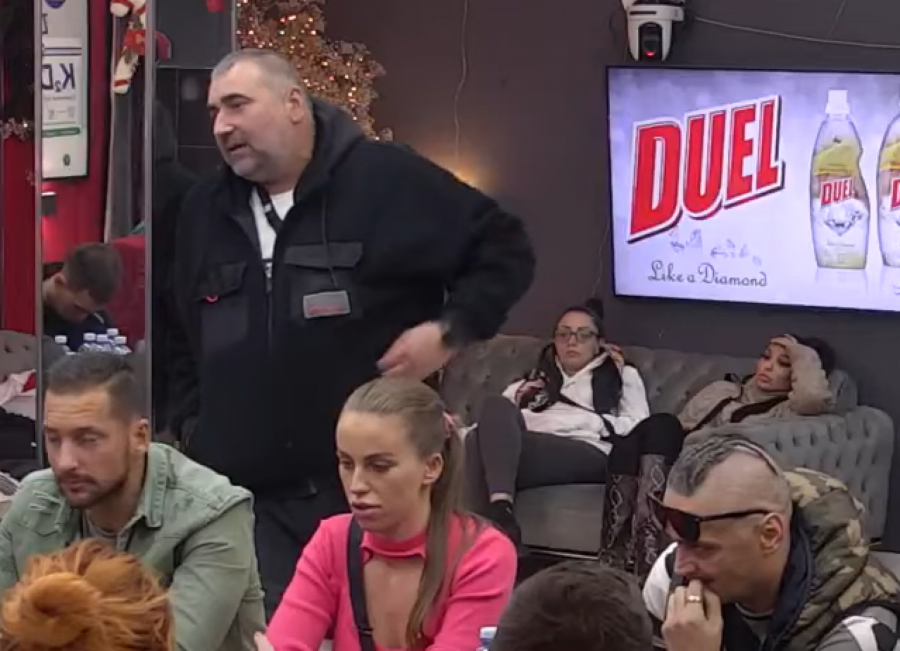 DALILA MATIRALA MIMU JEDNIM PITANJEM Ona se spetljala, pa na kraju slagala o odnosu sa oženjenim Grujom, svi u neverici, tišina za crnim stolom