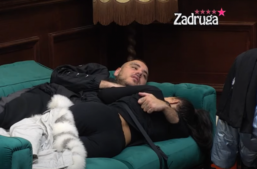 SVE PRŠTI OD STRASTI Maja i Filip osamili se u pabu, pa razmenjivali nežnost, harmoničan odnos kakav do sada nismo videli između njih