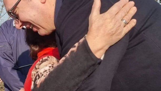 UVEK SA NARODOM Predsednik satima razgovarao s meštanima Gornje Nedeljice, njegov dolazak izazvao oduševljenje: Vučiću, sunce moje milo!