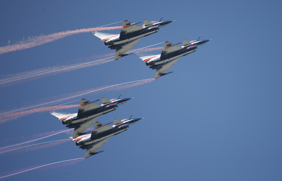 KRIZA NA TAJVANU Pelosi sletela u Tajvan, izašla iz aviona; Kina najavila vojne vežbe u šest morskih oblasti (VIDEO)