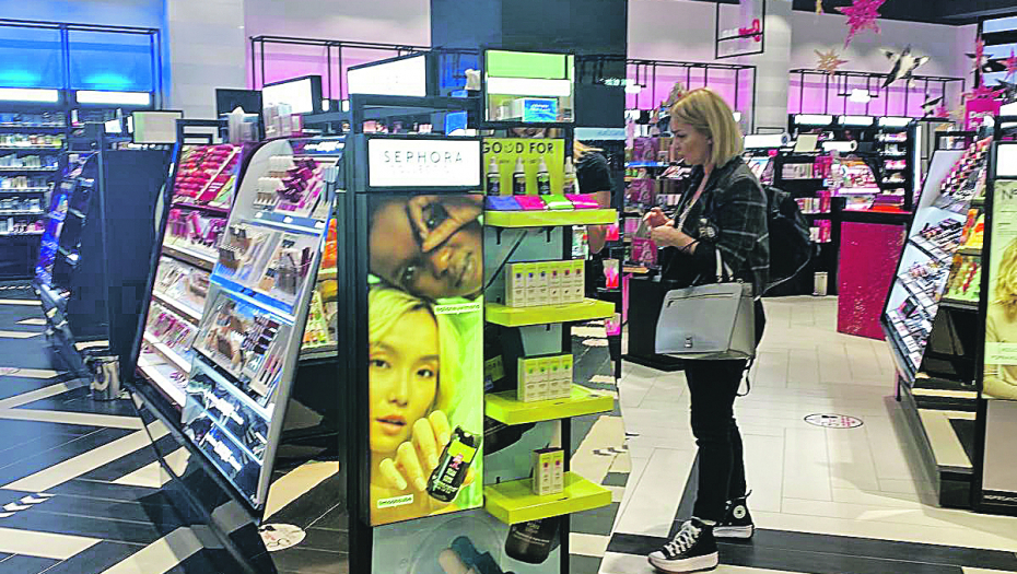 ALO! PAPARACO Goca Tržan pazari šminku na sniženju, a posebnu pažnju je obratila baš na ovo!