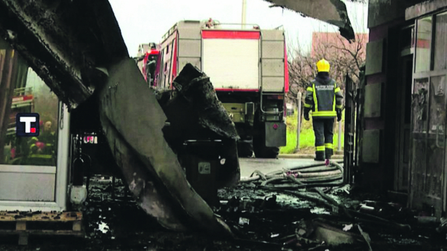 IZGORELA FABRIKA HRANE U GROCKOJ Radnici jedva izvukli žive glave