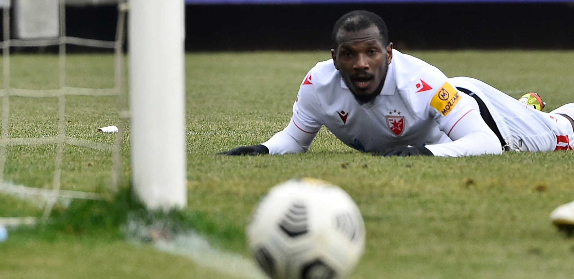 ZVEZDA OŠTEĆENA U KRUŠEVCU? Crveno-beli tražili penal, sudija nije reagovao! (VIDEO)