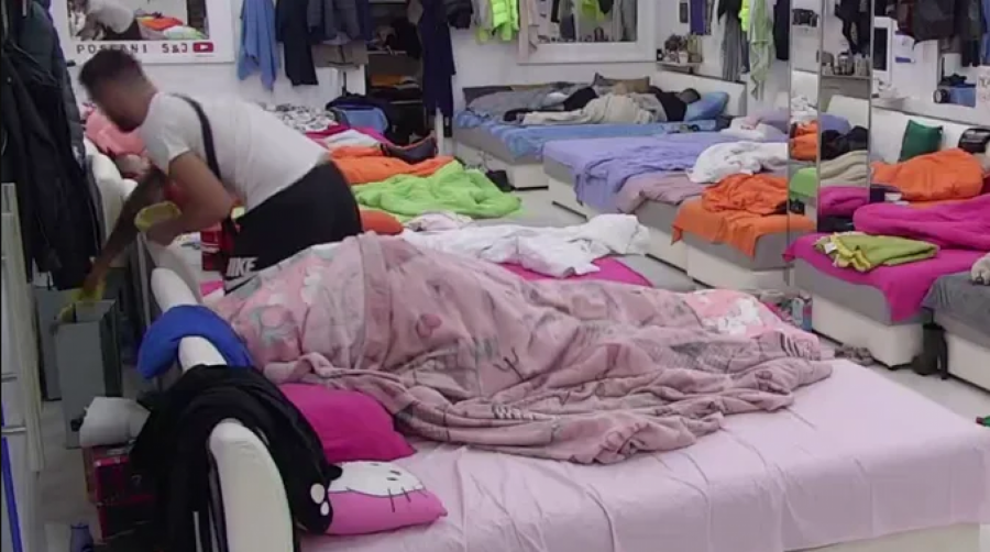 ZADRUGARI U NEVERICI! Maja i Car imali nikad žešću akciju pred punom sobom, ostavili sve u šoku!