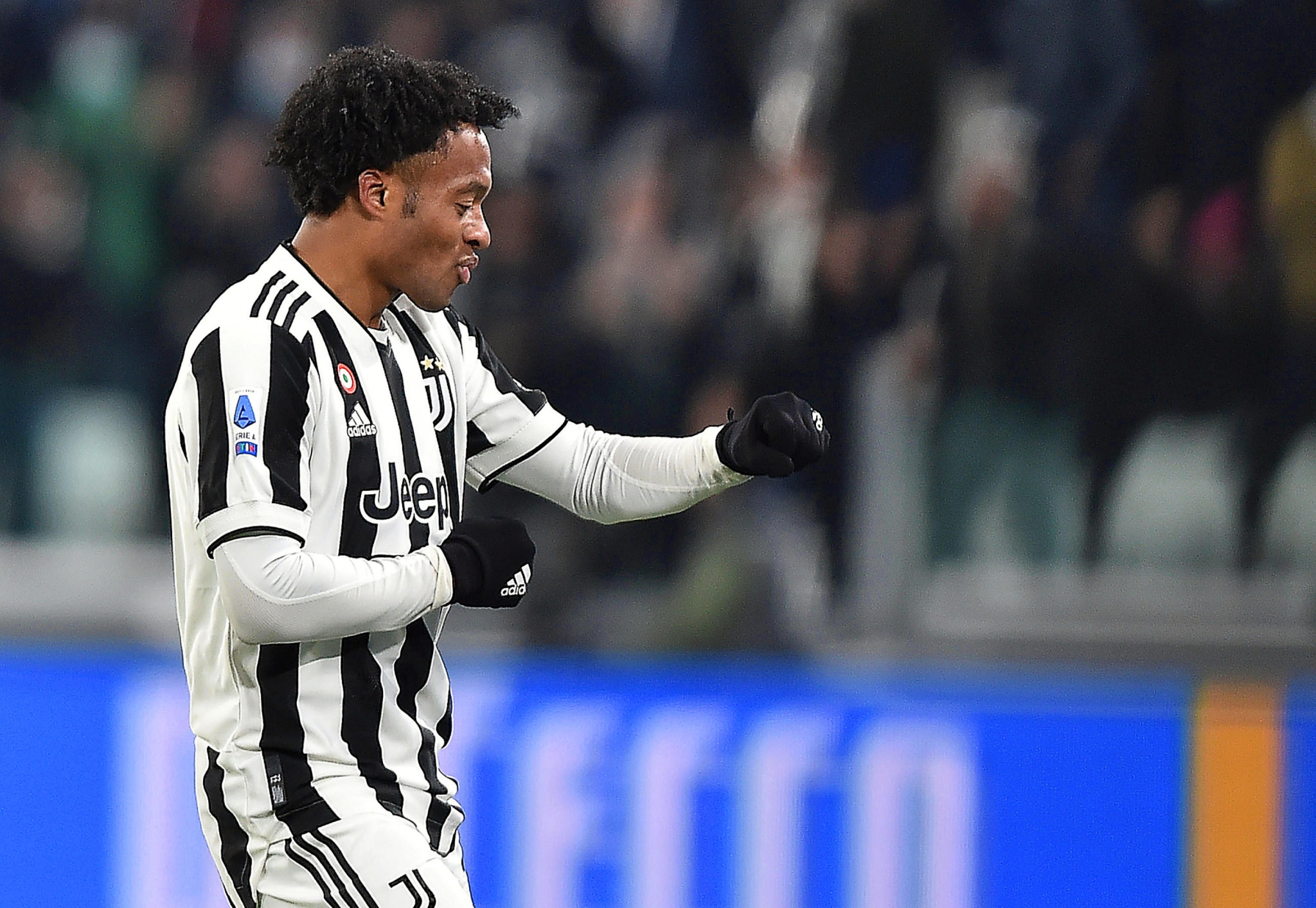 PIKSI, TI LI SI? Fudbaler Juventusa postigao nesvakidašnji gol - pravo iz kornera matirao golmana! (VIDEO)