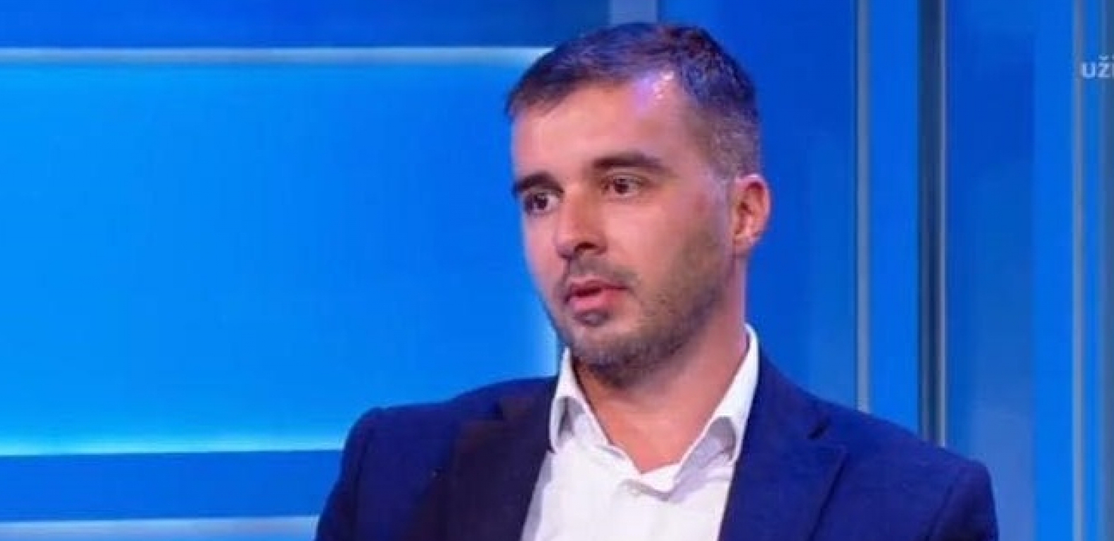SAVO MANOJLOVIĆ NAŠAO UZORA Postao najbolji sledbenik Željka Veselinovića koji je pozivao na silovanje Ane Brnabić