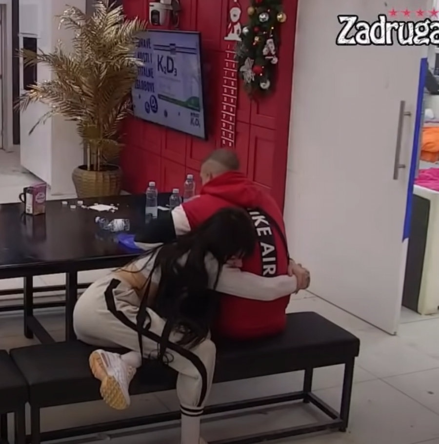 NE ŽELI DA GA PUSTI Tara prišla Dejanu i zagrlila ga, ne može da se odvoji od njega, a ono što je on uradio je sve šokiralo!