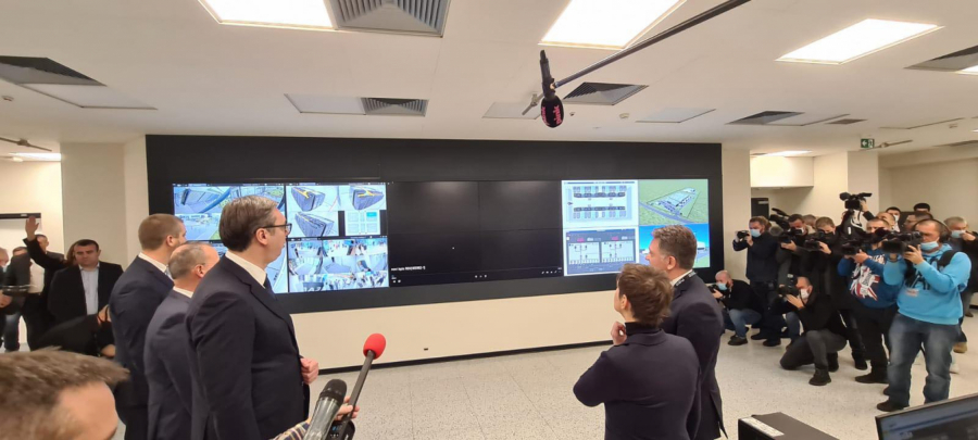 VUČIĆ U KRAGUJEVCU Država će za 50 odsto uvećati platu zaposlenima