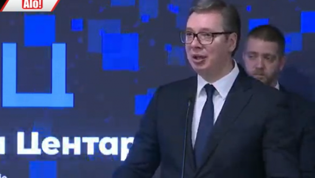 VUČIĆ U KRAGUJEVCU Država će za 50 odsto uvećati platu zaposlenima