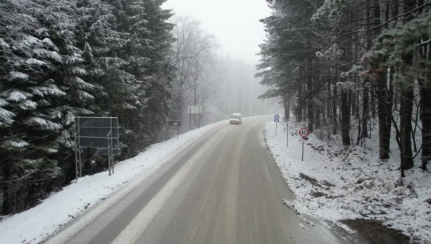 UPALJEN CRVENI METEOALARM Izdato upozorenje: Očekuje se i do 50 centimetara snega