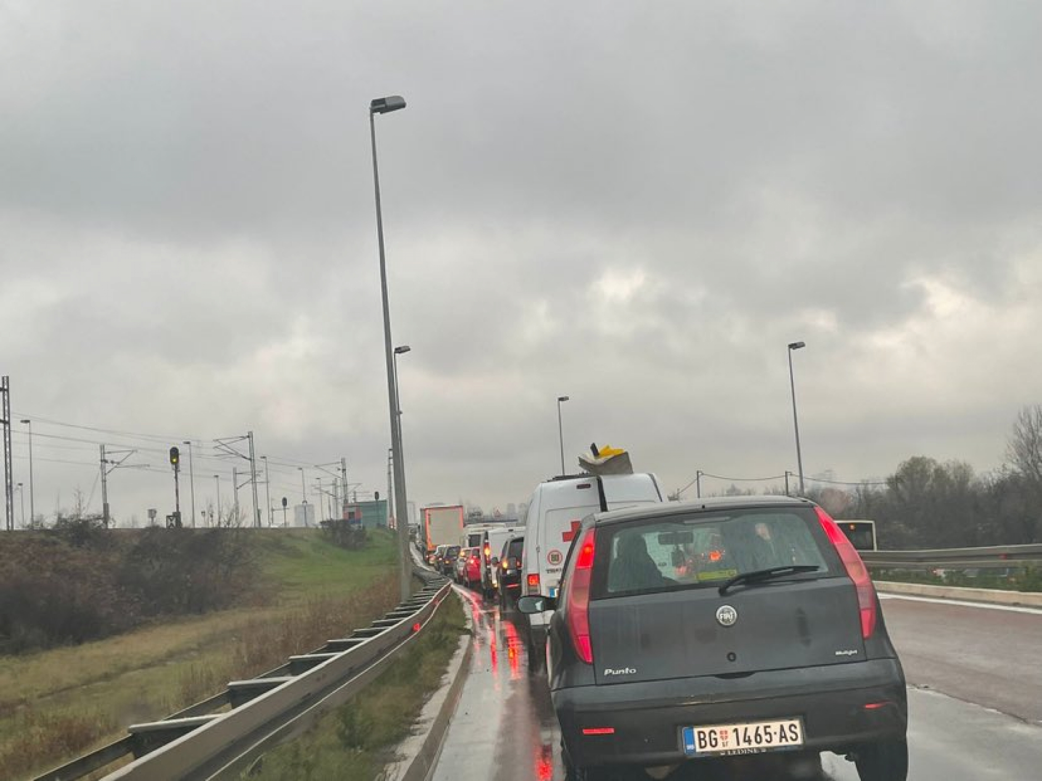 SVE STOJI! Lančani sudar na Pančevcu izazvao kolaps (FOTO)