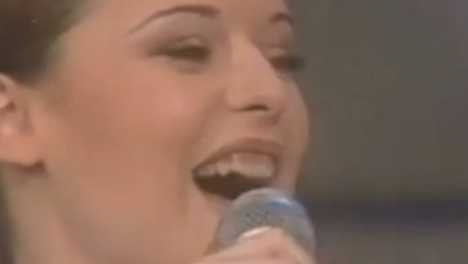 SVI MISLE DA SE CECA SLAVKOVIĆ POVUKLA Evo gde je i šta radi pevačica, progovorili njeni bliski prijatelji!