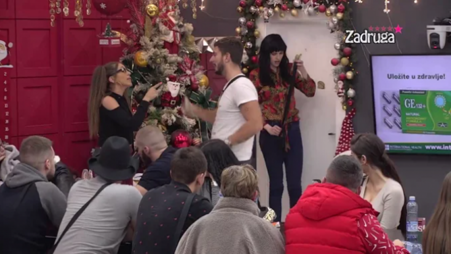 NOVI ŽESTOKI RAT TOKOM PODELE BUDŽETA Dalila skočila na sto, urlala na njega iz sveg glasa i napravila opštu pometnju!