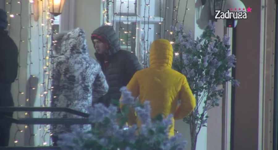 NOVI SKANDAL U ZADRUZI! Stefan Karić gurnuo zadrugarku, opsovao joj majku, pa pretio da će je ubiti