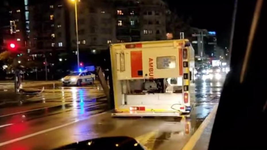 Prevrnula se kola Hitne pomoći u Podgorici (VIDEO)