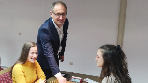 STARA PLANINA DOMAĆIN POJEDINAČNOG PRVENSTVA ZA MUŠKARCE I ŽENE U ŠAHU Predsednik saveza Dragan Lazić i predstavnik Stare Planine otvorili šampionate