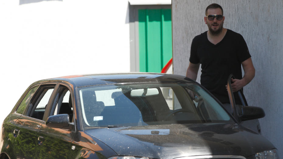 LABOVIĆ DEMOLIRAO SESTRIN STAN! Košarkaš se nije smirio nakon otimanja taksija, prebačen u bolnicu "Laza Lazerević"
