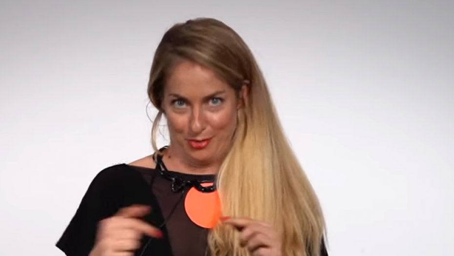 PRAVA JE LAFICA, IAKO JE MALO ČUDNA Glumica Hristina Popović retko se pojavljuje u medijima, a evo šta komšije kažu za nju