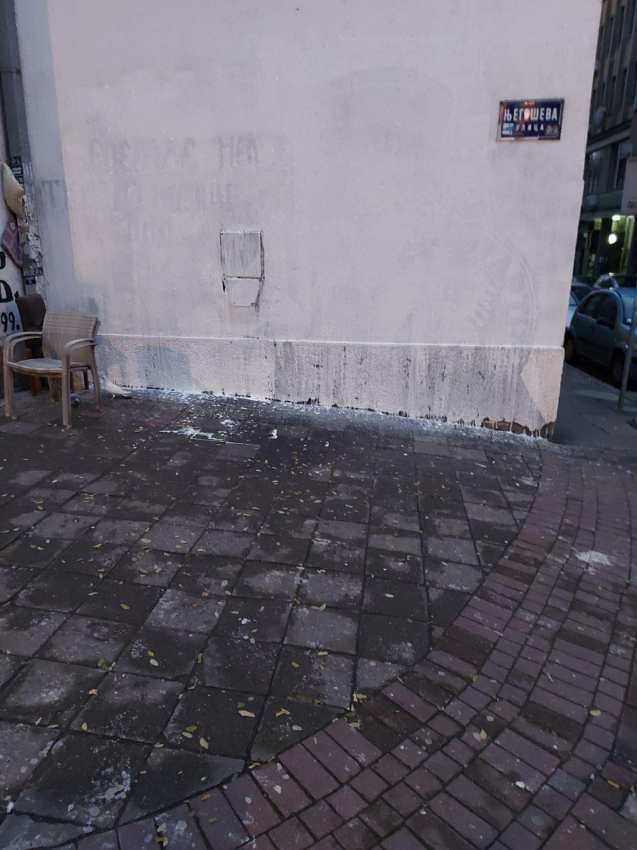 ZVANIČNO SAOPŠTENO NA SAJTU GRADSKE OPŠTINE VRAČAR Inspekcija uklonila grafit po nalogu novinarke Antoanele Rihe i drugih