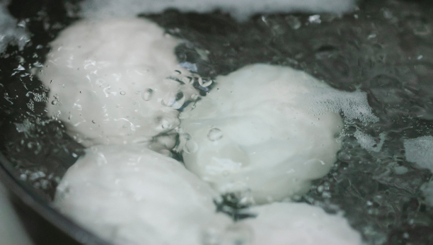 NIKADA NE BACAJTE VODU U KOJOJ STE KUVALI JAJA Ona je vrlo upotrebljiva, a efekat će vas šokirati!