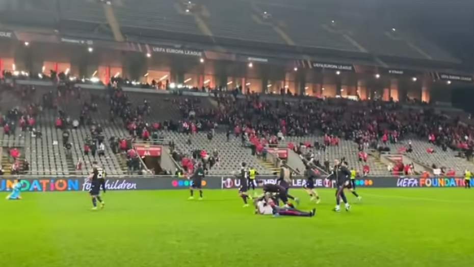 IZA DRUGOG UGLA! Ovo nije moglo da se vidi na TV, totalno ludo Zvezdino slavlje! (VIDEO)