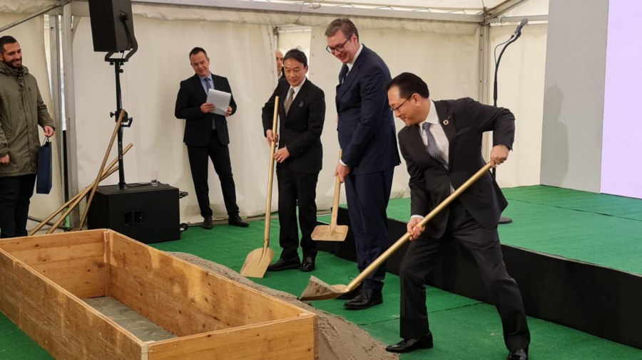 POLOŽEN KAMEN TEMELJAC ZA FABRIKU NIDEK Milijardu evra stiže u Srbiju