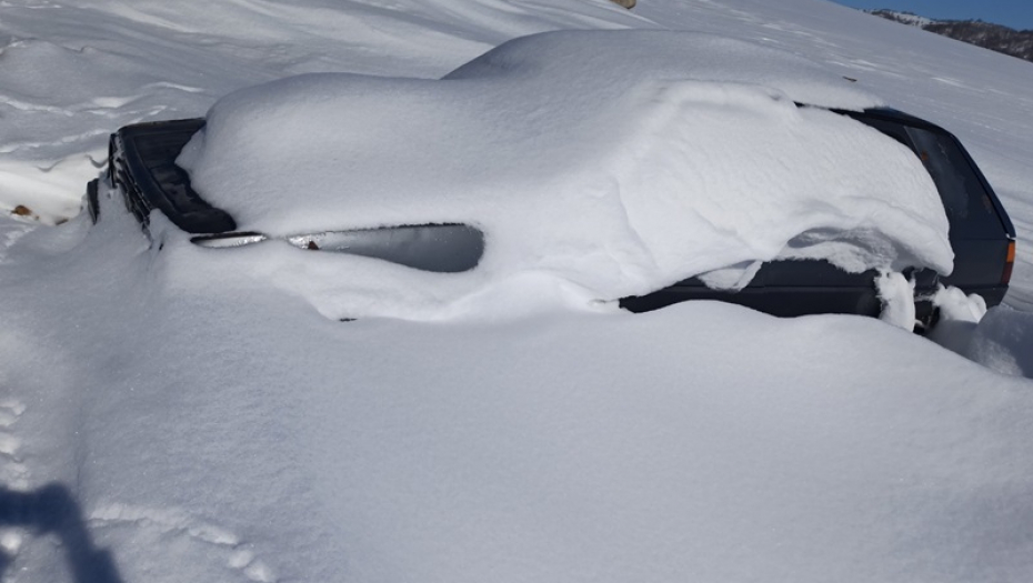 SRPSKI SIBIR UZIMA DANAK! Zavejano desetine automobila (FOTO)
