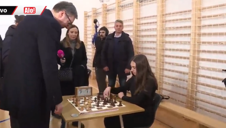 DOBRO DOŠAO PREDSEDNIČE! Aleksandar Vučić posetio Ražanj (VIDEO)