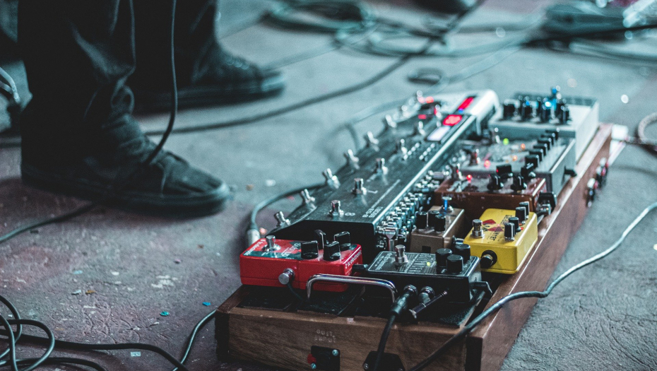 POJAČANE KONTROLE PRODAVNICA PIROTEHNIKE Svake zime povredi se bar jedno dete petardama