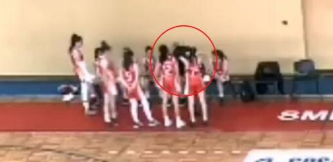 SKANDALOZAN SNIMAK ZGROZIO SRBIJU! Trener Radničkog vikao, a onda UDARIO devojčicu! (VIDEO)