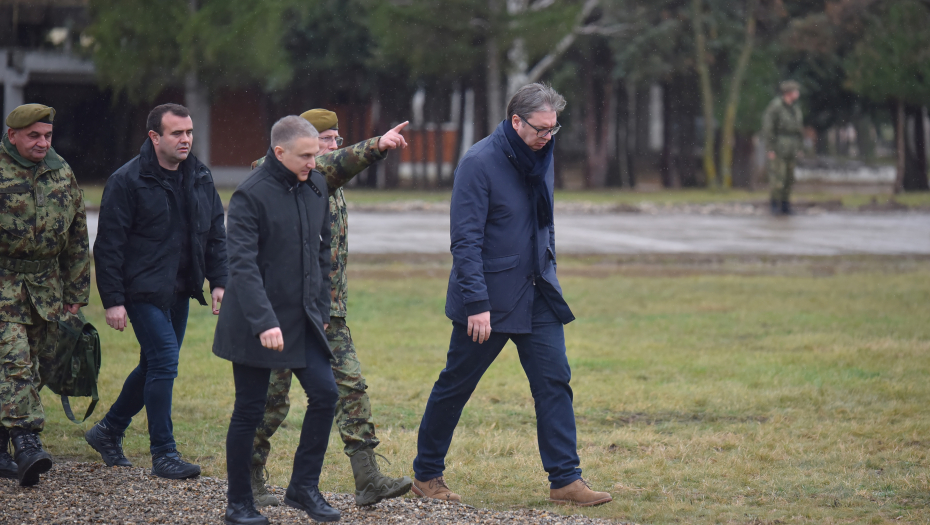 BIĆE VELIKIH LOMOVA PO SVETU Vučić se sastao sa vojnim vrhom: Moraćemo to da učinimo...