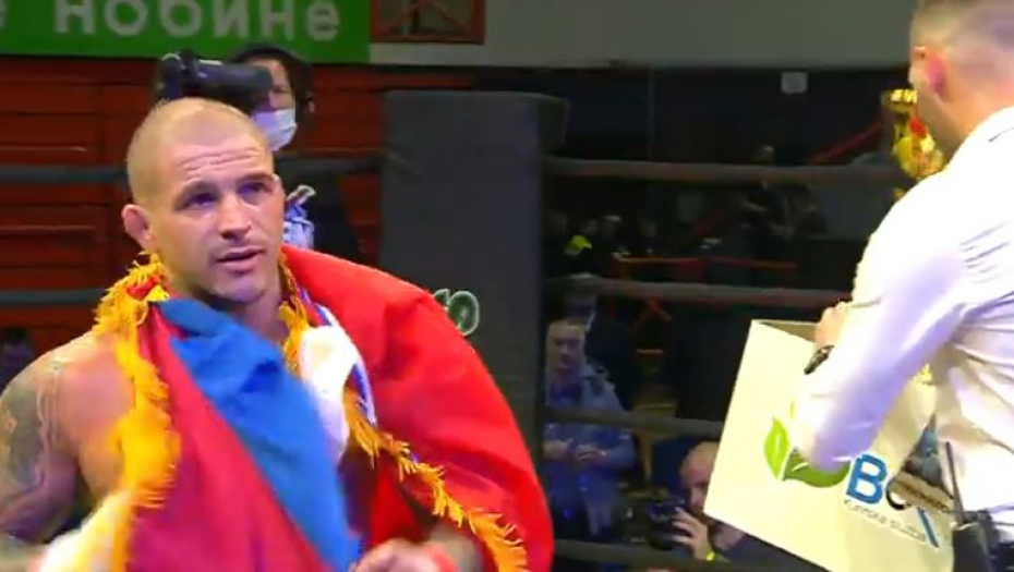 BAKOČEVIĆ POBEDIO POSLE  KRVAVOG RATA! Popularni "Psihopata" ostvario novi trijumf, nakon meča zaplakao i poslao poruku svim Srbima i Crnogorcima!