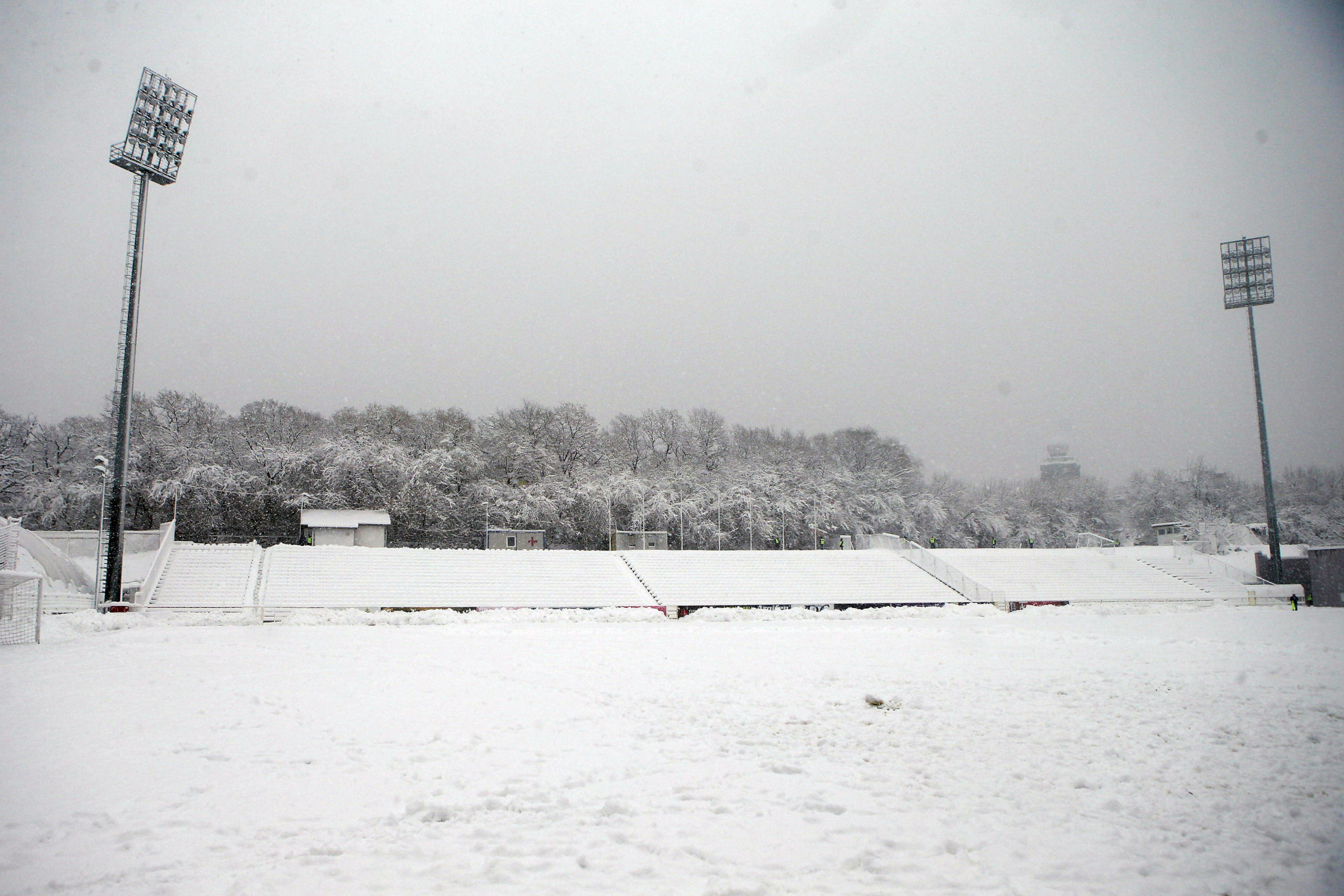 SNEG ZAVEJAO SRPSKI FUDBAL! Odlažu se utakmice u Superligi, Partizan ne igra u ponedeljak u Gornjem Milanovcu!