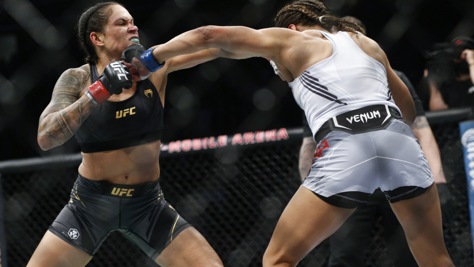 SUPER MAMA UNIŠTILA MMA ŠAMPIONKU! Julijana napravila najveće iznenađenje u istoriji borilačkog sporta, odmah nakon meča njen najbolji prijatelj je uhapšen! (VIDEO)