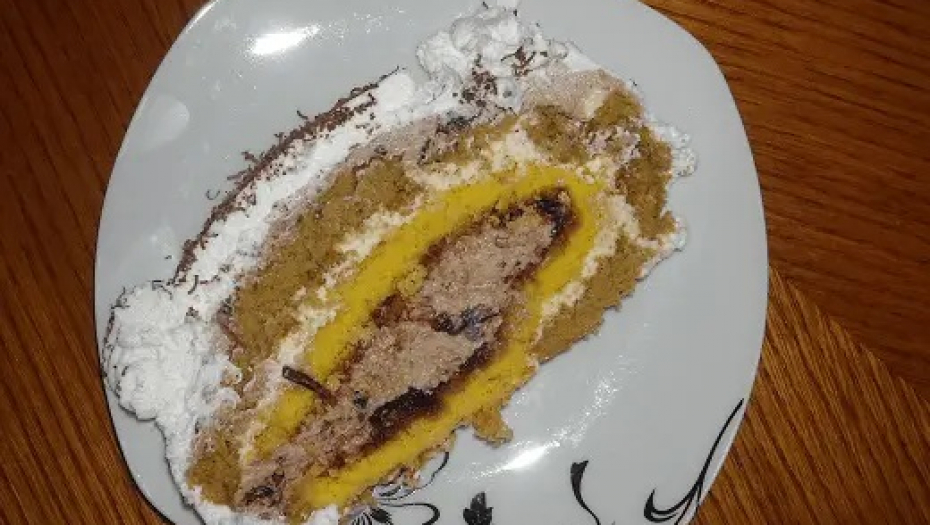 SAVRŠENA POSLASTICA NAŠIH BAKA Šareni jafa rolat, ukus i izgled prva liga