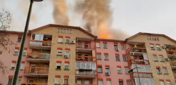 SAMO CRNILO, ČAĐ I PEPEO Evo kako izgledaju stanovi posle velikog požara u Novom Sadu (VIDEO)