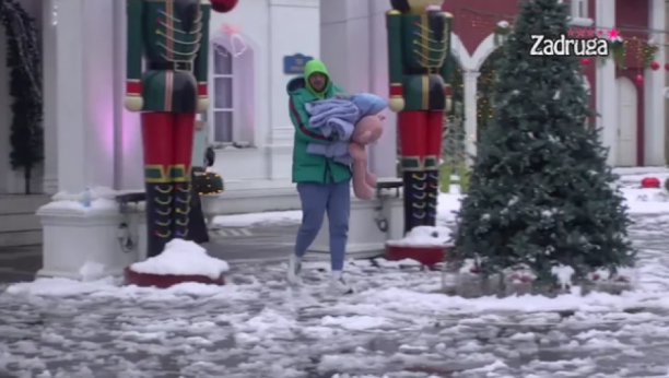 NADA SE DA ĆE BITI SA NJOM U HOTELU Janjuš odlučio da pokaže koliki je džentlmen i pomogne Sandri da preseli stvari