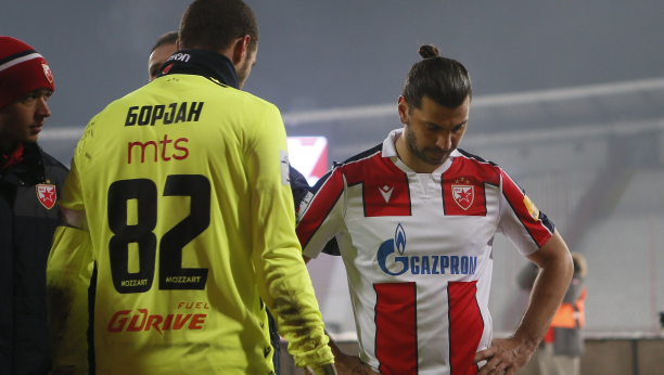 "MILJENIK" ZVEZDAŠA POBESNEO, PA ZAPLAKAO ZBOG KIKSA! Baš mu je teško pao remi protiv Radnika, navijači i saigrači ga tešili! (VIDEO)