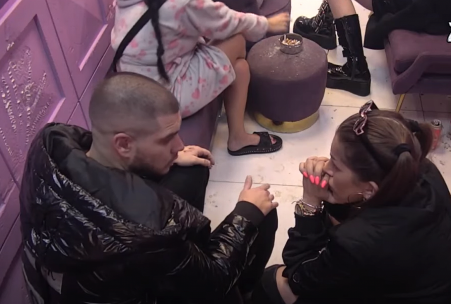 ŠOK! PAO POLJUBAC?! Dalila i Dejan uhvaćeni u strasnom zagrljaju, kamere sve zabeležile!