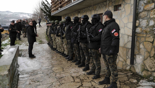 SPREMA SE HAOS ZA DAN IZBORA Ministar policije se vanredno obratio: Grupe organizovane od stranog faktora će pokušati da sruše Srbiju